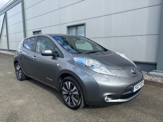 A null NISSAN LEAF 30kWh Tekna Hatchback 5dr Electric Auto (109 bhp) SAT NAV