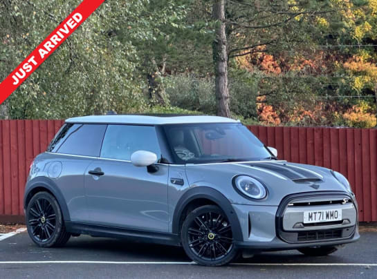 A 2021 MINI ELECTRIC HATCH Cooper SE 32.6kWh Level 3 Hatchback 3dr Electric Auto (184 ps)