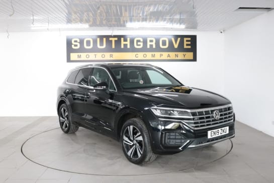 A null VOLKSWAGEN TOUAREG 3.0 V6 R-LINE TECH TDI 5d 282 BHP *** ONLY 2 OWNERS FROM NEW ***