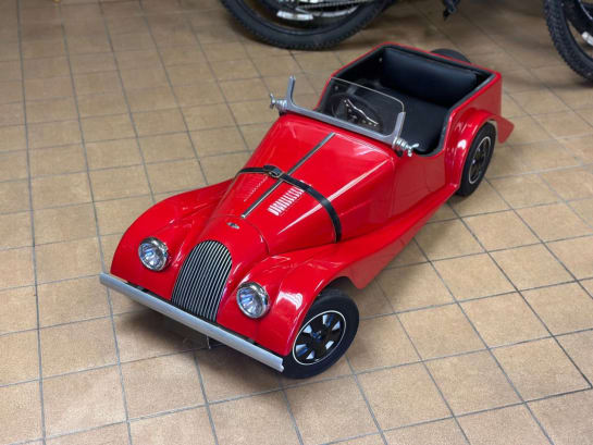 A null MORGAN PLUS 8 Childs Pedal Car