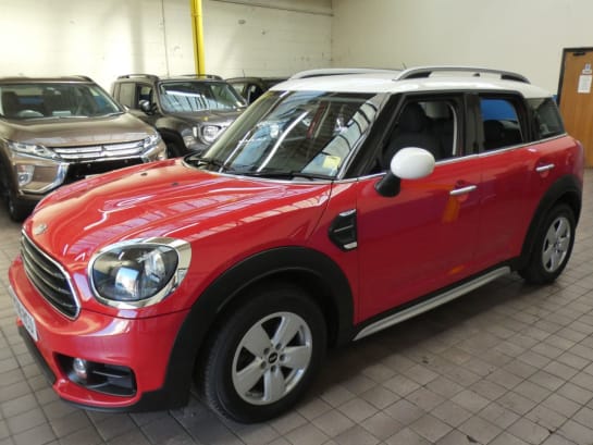 A 2018 MINI MINI COUNTRYMAN COOPER D