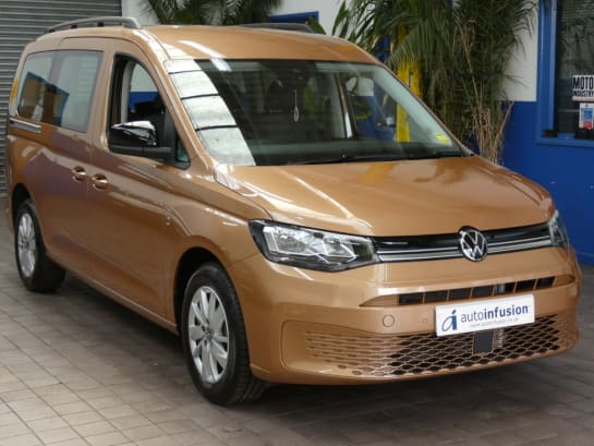 A null VOLKSWAGEN CADDY MAXI 2.0 TDI Life MPV 5dr Diesel DSG Euro 6 (s/s) (122 ps) APPLE CAR PLAY AND AN