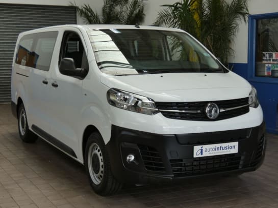 A null VAUXHALL VIVARO-E LIFE 50kWh Combi MPV 5dr Electric Auto LWB (9 Seat, 11kW Charger) (136 ps) GENUI