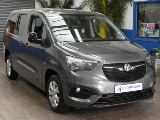 A null VAUXHALL COMBO LIFE 1.5 Turbo D SE XL MPV 5dr Diesel Manual 6Spd Euro 6 (s/s) (7 Seat) (100 ps)