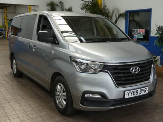 A null HYUNDAI I800 2.5 CRDi SE Nav MPV 5dr Diesel Manual Euro 6 (136 ps) LOW MILES 1 OWNER SER