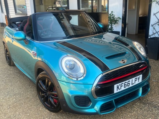 A null MINI CONVERTIBLE 2.0 JOHN COOPER WORKS Convertible Man 2d 228 BHP