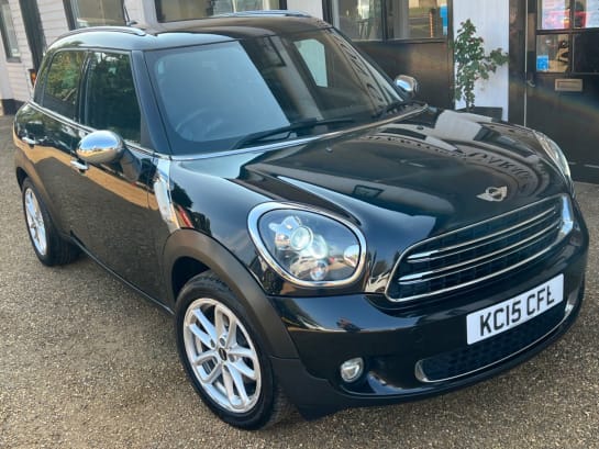 A null MINI COUNTRYMAN 1.6 COOPER Auto 5d 122 BHP