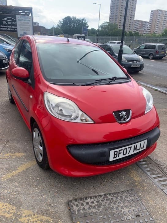 A null PEUGEOT 107 URBAN 2-TRONIC 3-Door