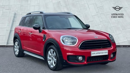 A 2019 MINI MINI COUNTRYMAN COOPER CLASSIC