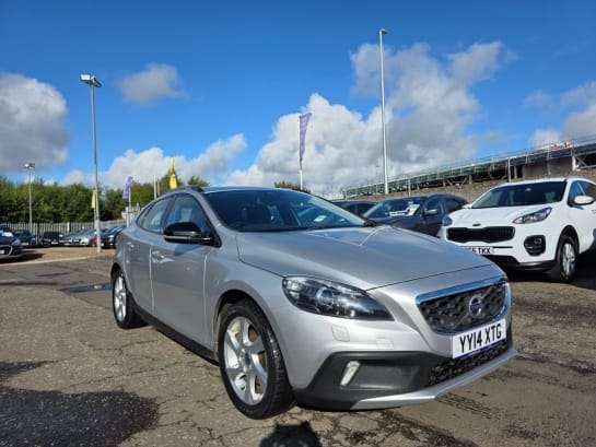A null VOLVO V40 CROSS COUNTRY 1.6 D2 Lux Hatchback 5dr Diesel Manual Euro 5 (s/s) (115 ps)