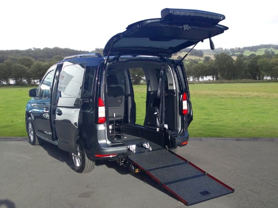A null FORD TOURNEO CONNECT 2.0 EcoBlue Titanium MPV 5dr Diesel Manual Euro 6 (s/s) (122 ps) Low mileag