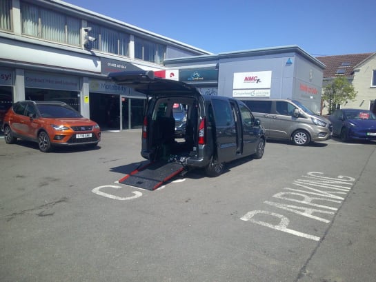 A null PEUGEOT PARTNER TEPEE 1.6 BlueHDi Allure MPV 5dr Diesel ETG Euro 6 (s/s) (100 ps) 5 seat option
