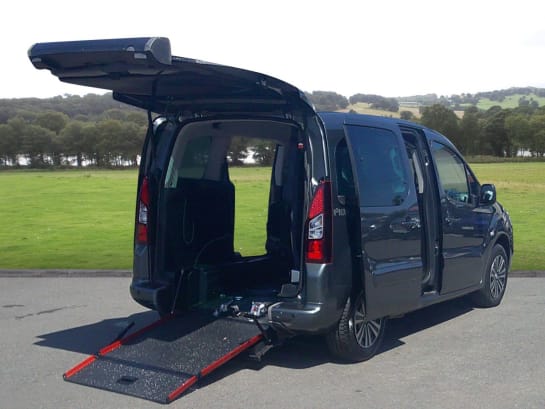 A null PEUGEOT PARTNER TEPEE 1.6 BlueHDi Allure MPV 5dr Diesel ETG Euro 6 (s/s) (100 ps) 5 seat option