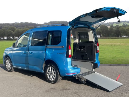 A null FORD TOURNEO CONNECT 2.0 EcoBlue Titanium MPV 5dr Diesel Manual Euro 6 (s/s) (122 ps)
