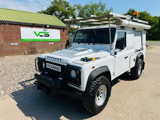 A null LAND ROVER DEFENDER 2.2 TDCi Hard Top SUV 3dr Diesel Manual 4WD MWB Euro 5 (122 ps)