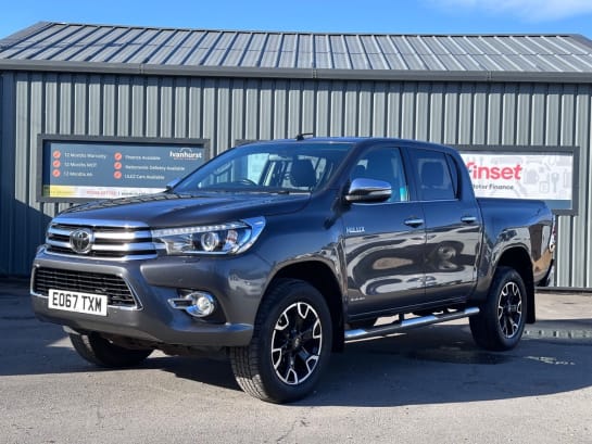 A 2017 TOYOTA HI-LUX 2.4 D-4D Invincible X Pickup Double Cab 4dr Diesel Auto 4WD Euro 6 (TSS, 3.