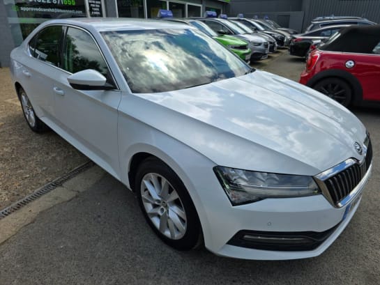 A null SKODA SUPERB 2.0 SE TDI 5d 148 BHP IN WHITE WITH 71,300 MILES AND A FULL SERVICE HISTORY