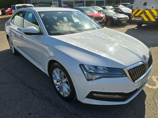 A null SKODA SUPERB 1.5 SE TSI 5d 148 BHP IN WHITE WITH 57,850 MILES AND A FULL SERVICE HISTORY