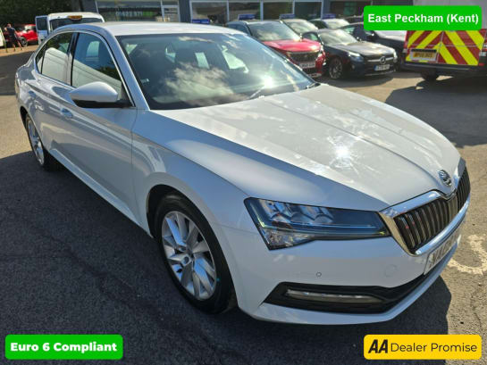 A null SKODA SUPERB 1.5 SE TSI 5d 148 BHP IN WHITE WITH 57,850 MILES AND A FULL SERVICE HISTORY