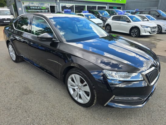 A null SKODA SUPERB 1.4 SE L IV DSG 5d 215 BHP IN BLACK WITH 41,800 MILES AND A FULL SERVICE HI