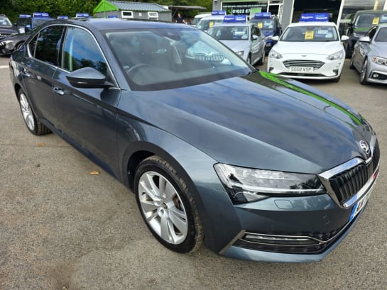 A null SKODA SUPERB 1.4 SE L IV DSG 5d 215 BHP IN GREY WITH 35,000 MILES AND A FULL SERVICE HIS