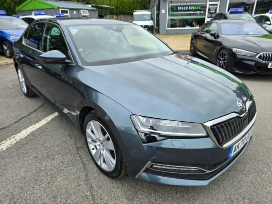 A null SKODA SUPERB 1.4 SE L IV DSG 5d 215 BHP IN GREY WITH 63,800 MILES AND A FULL SERVICE HIS