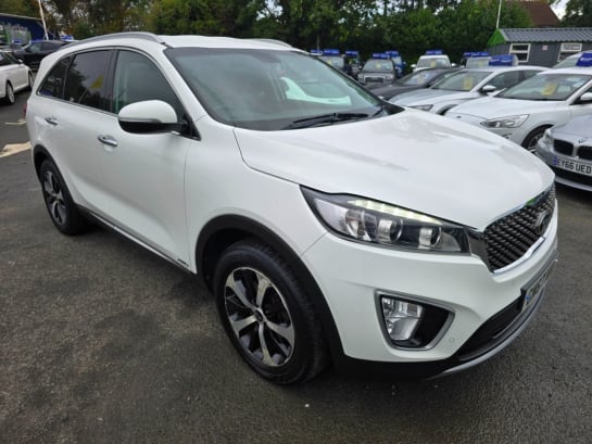 A null KIA SORENTO 2.2 CRDi KX-2 SUV IN WHITE WITH 57,200 MILES AND A FULL SERVICE HISTORY, 1