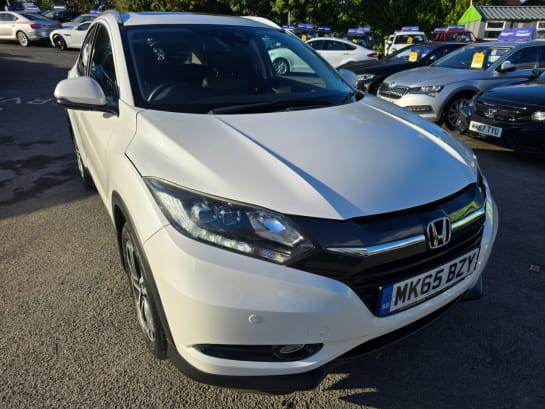 A null HONDA HR-V 1.5 i-VTEC EX SUV WITH IN WHITE WITH 72,378 MILES AND A FULL SERVICE HISTOR