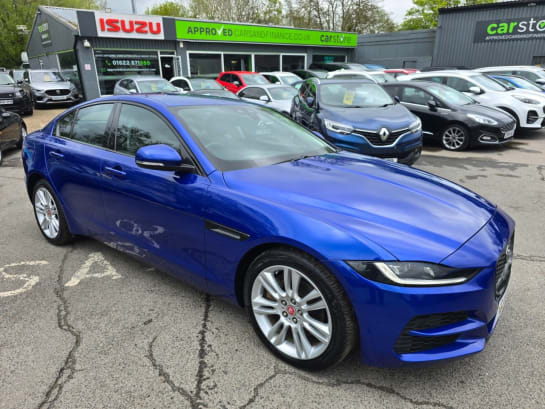 A null JAGUAR XE 2.0 D180 SE SALOON IN BLUE WITH 58,500 MILES AND A SERVICE HISTORY, 1 OWNER