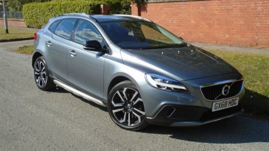 A null VOLVO V40 1.5 T3 CROSS COUNTRY PRO 5d 151 BHP SERVICE,12M MOT& 6M WARRANTY INCL