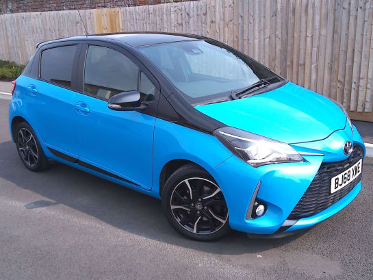 A null TOYOTA YARIS 1.5 VVT-i Cyan Bi-Tone Hatchback 5dr Petrol Manual Euro 6 (111 ps) FURTHER