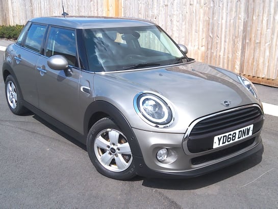 A null MINI HATCH 1.5 Cooper Classic Hatchback 5dr Petrol Steptronic Euro 6 (s/s) (136 ps) SA