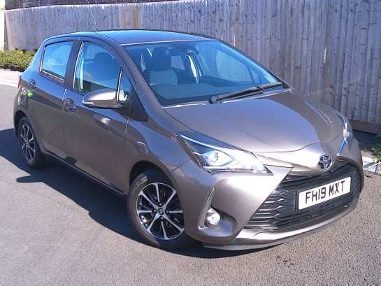 A null TOYOTA YARIS 1.5 VVT-i Icon Tech Hatchback 5dr Petrol CVT Euro 6 (111 ps) EXCELLENT COND