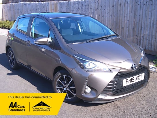 A 2019 TOYOTA YARIS 1.5 VVT-i Icon Tech Hatchback 5dr Petrol CVT Euro 6 (111 ps) EXCELLENT COND