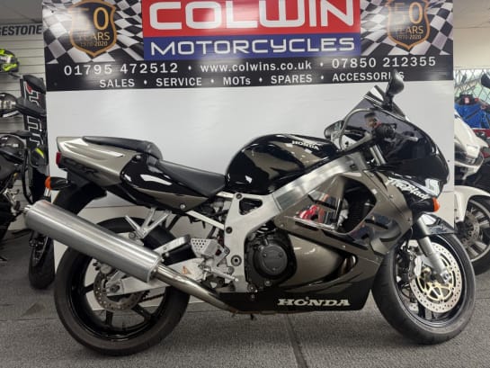 A null HONDA CBR900RR FIREBLADE 918cc