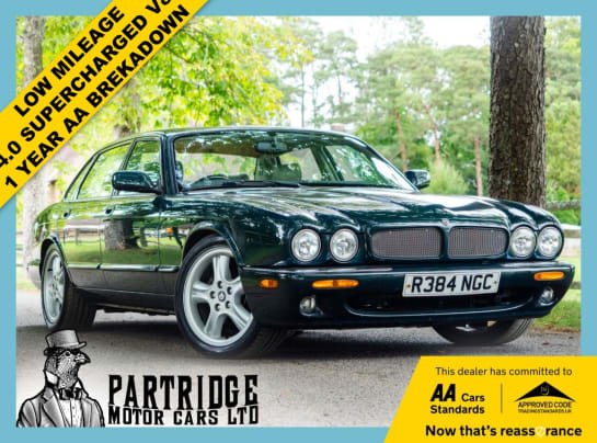 A 1998 JAGUAR XJR 4.0 V8 Saloon 4dr Petrol Automatic (350 g/km, 370 bhp) CLIMATE CONTROL, LOW