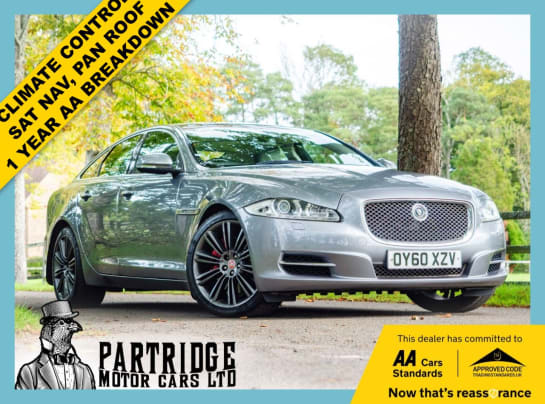 A 2010 JAGUAR XJ 3.0d V6 Premium Luxury Saloon 4dr Diesel Auto Euro 5 (275 ps) PAN ROOF, CLI