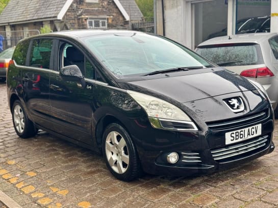 A 2011 PEUGEOT 5008 HDI FAMILY