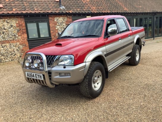 A 2004 MITSUBISHI L200