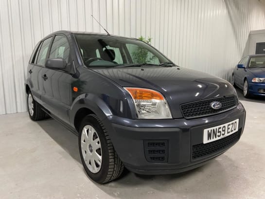 A 2009 FORD FUSION 1.4 Style +
