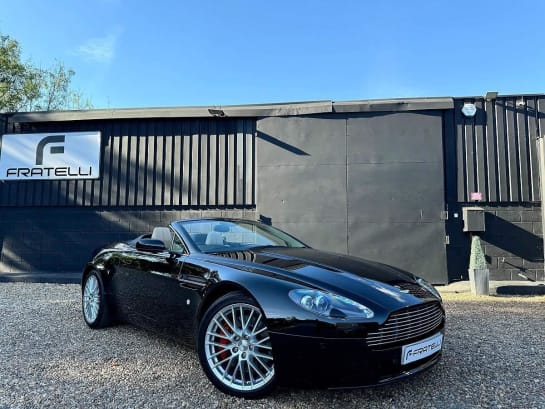 A 2009 ASTON MARTIN VANTAGE V8 ROADSTER