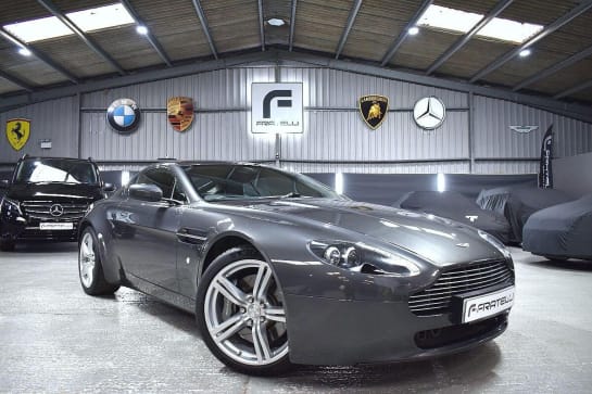 A 2009 ASTON MARTIN VANTAGE V8