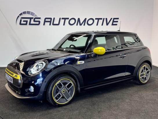 A null MINI ELECTRIC HATCH COOPER SE 32.6kWh LEVEL 3 ELECTRIC AUTO 185 PS SAT NAV + GLASS SUNROOF + LE