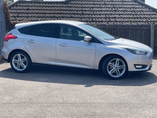 A null FORD FOCUS 1.0T EcoBoost Zetec Hatchback 5dr Petrol Auto Euro 6 (s/s) (125 ps)