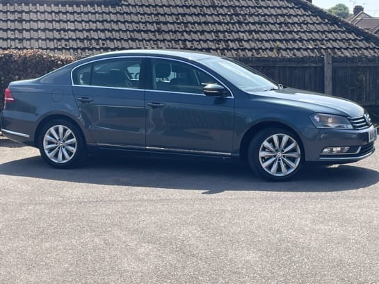 A null VOLKSWAGEN PASSAT 2.0 TDI BlueMotion Tech Highline Saloon 4dr Diesel DSG Euro 5 (s/s) (140 ps