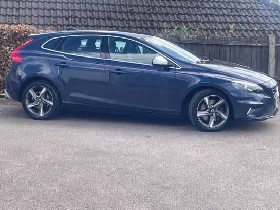 A null VOLVO V40 2.0 D3 R-Design Nav Hatchback 5dr Diesel Manual Euro 5 (s/s) (150 ps)