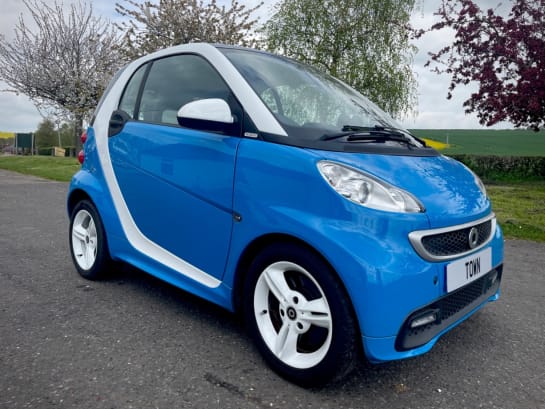 A 2013 SMART FORTWO COUPE ICESHINE EDITION MHD