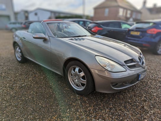 A 2006 MERCEDES SLK 200 KOMPRESSOR