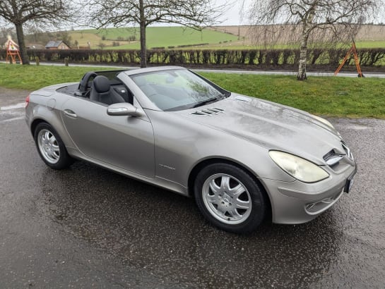 A 2006 MERCEDES SLK 200 KOMPRESSOR