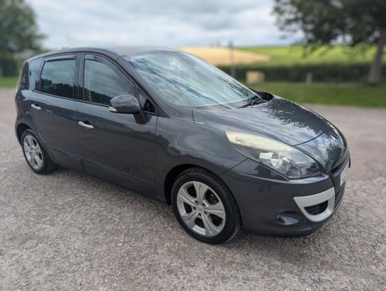 A 2011 RENAULT SCENIC 1.5 dCi Dynamique TomTom